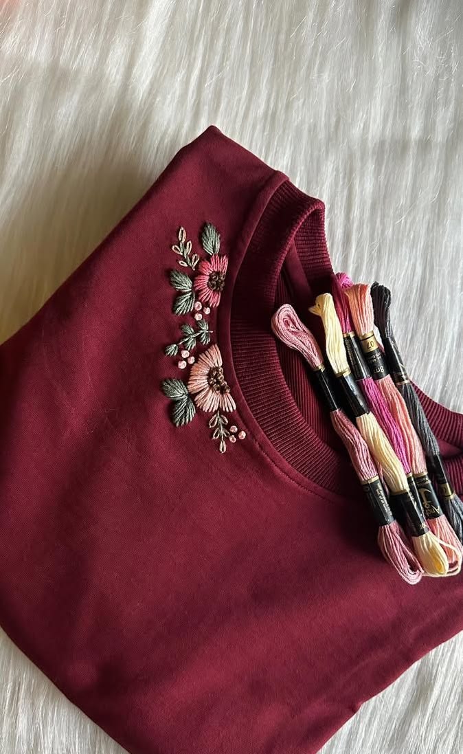 Minimal Floral Embroidery T-Shirt