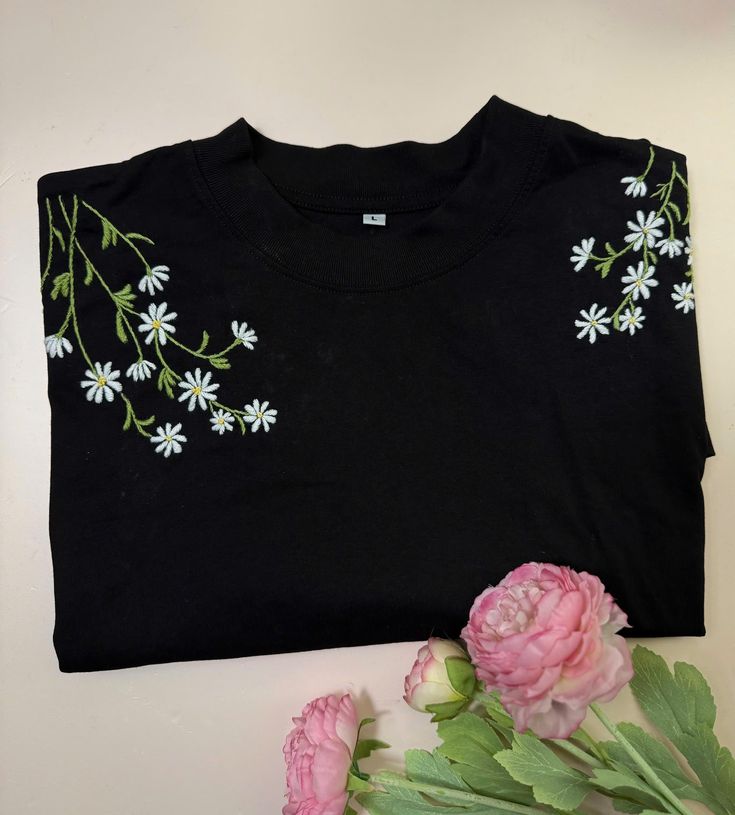 Minimal Floral Embroidery T-Shirt